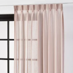 Inbetween Mandy Roze