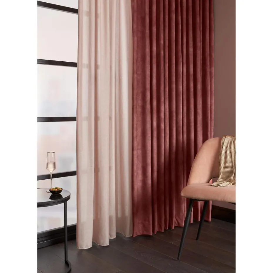 Inbetween Mandy Roze