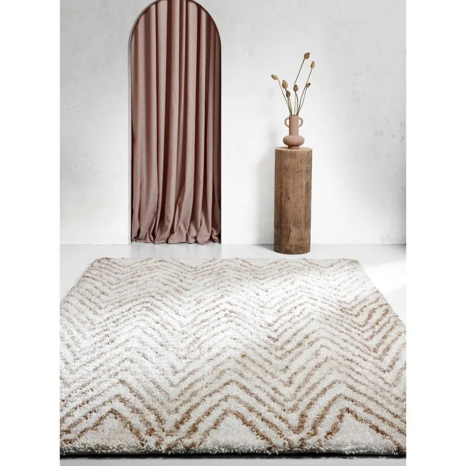 Inbetween Mandy Roze